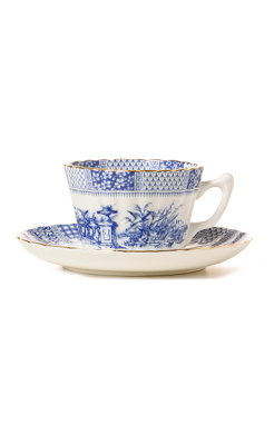 love china. i use my grandmother's china (from WW2)everyday. i also collect it. this is beautiful. 