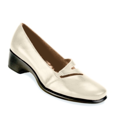 Clarks Women's Hall 2 Slip-Ons  bone leather w/d