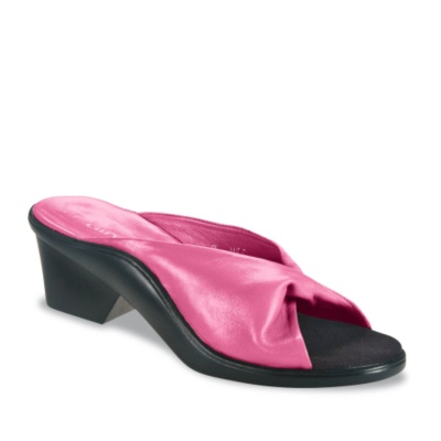 Curvetures Women's 'Mary' Slides