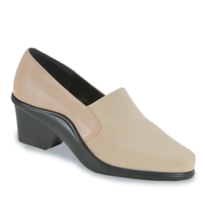 Curvetures Women's Kenni Slip-Ons