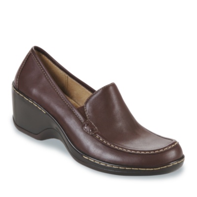 Women's Dress Shoes ~ SoftSpots Women's Isabelle Loafers  cedar m/b-c