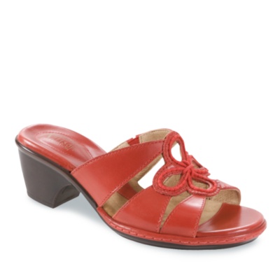 Clarks Artisan Women’s Tobago Slides look as pretty as a flower, but the artistry is in the comfort!