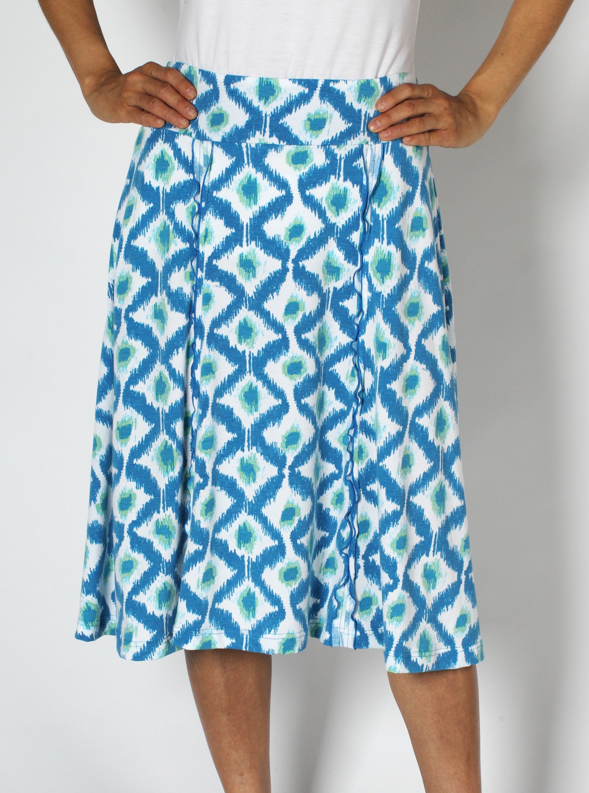 Add some pizazz to your look with the Go-To Diamond skirt. Featuring dri ...