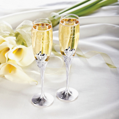Beautiful Bow Toasting Flutes