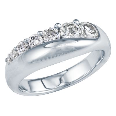 1ct TW Graduated Round Diamond Ring