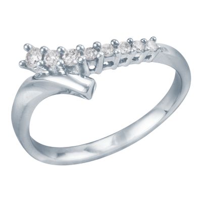 1/5ct TW Graduated Round Diamond Ring