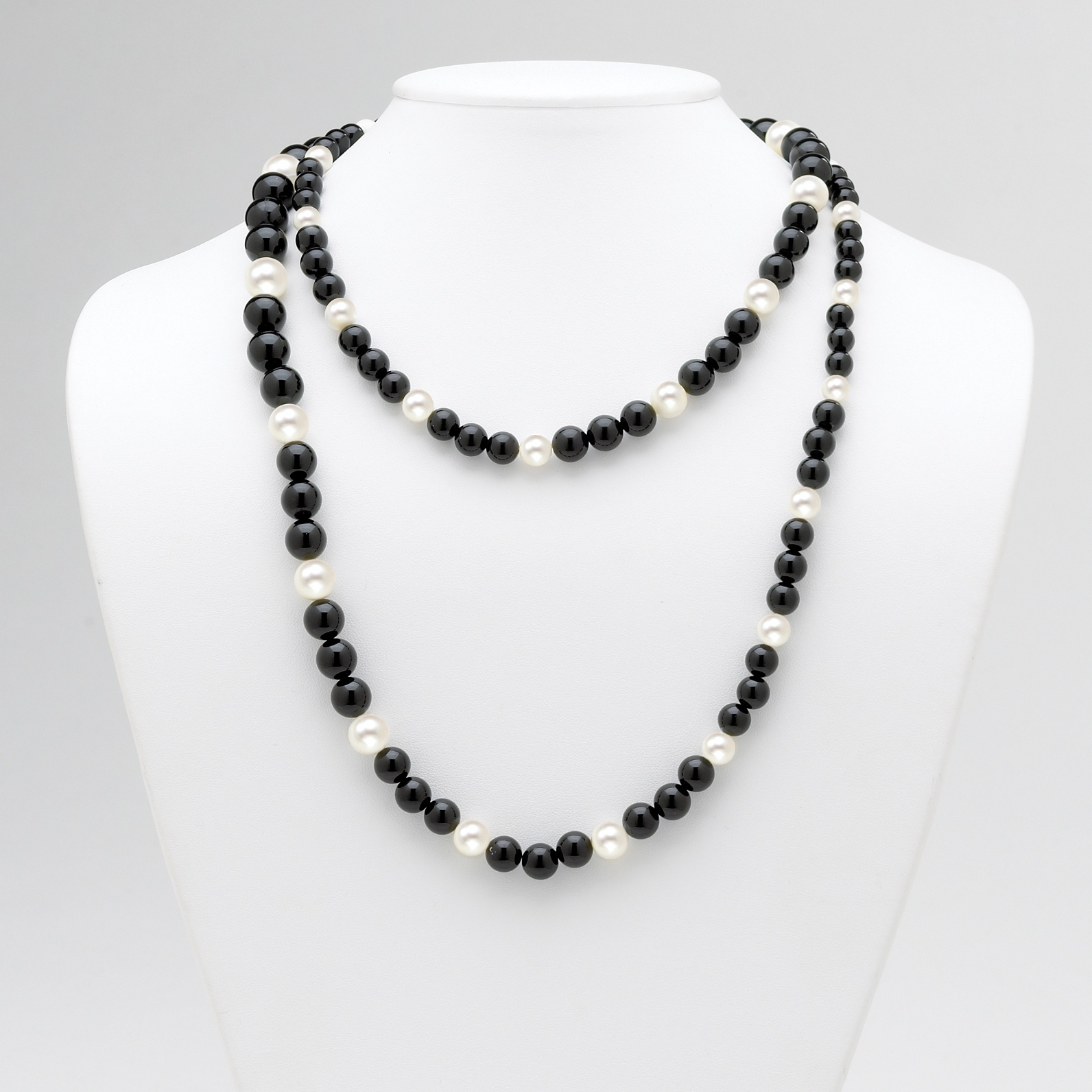 10k Gold Onyx and Cultured Freshwater Pearl Graduated Bead Necklace