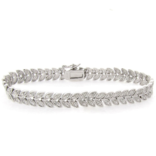 1/2 CT TW Diamond Figure-Eight Bracelet in Sterling Silver