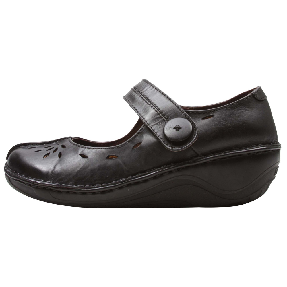 Eastland Great Shakes Mary Janes Shoes - Women - ShoeBacca.com