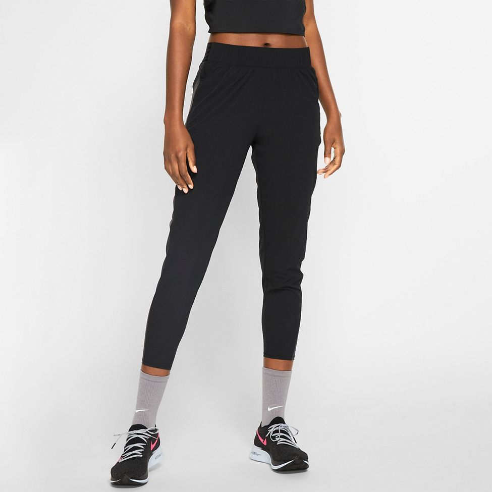 nike essential woven running