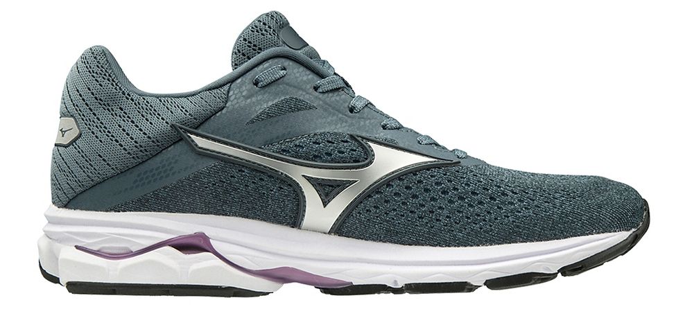 mizuno narrow running shoes